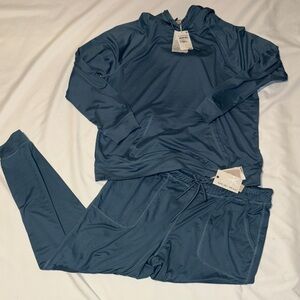 NWT BAREFOOT DREAMS MALIBU COLLECTION BUTTERCHIC HOODIE/JOGGER COMBO - BLUE